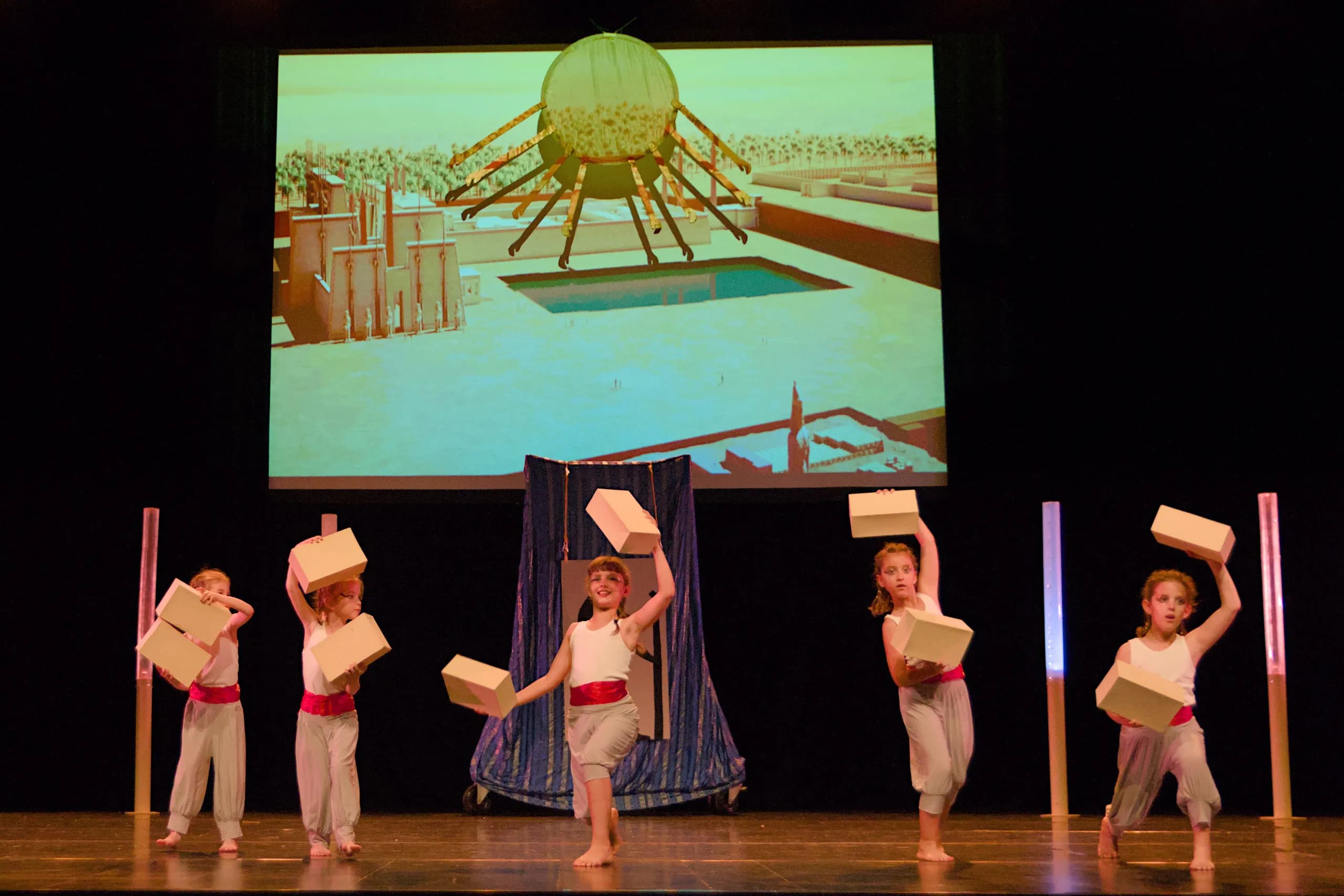 Spectacle de danse modern jazz 2025 — photo 13