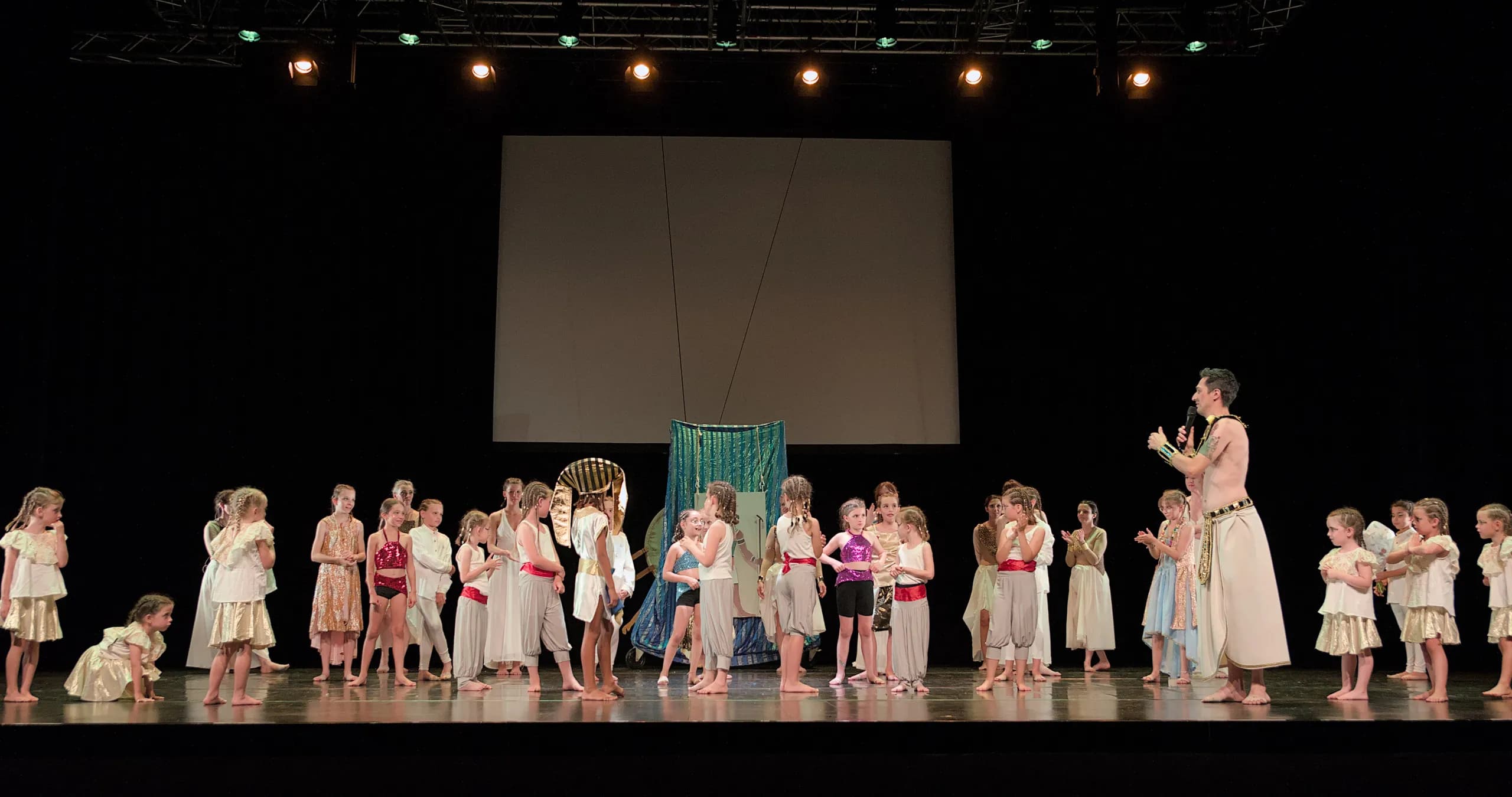 Spectacle de danse modern jazz 2025 — photo 28