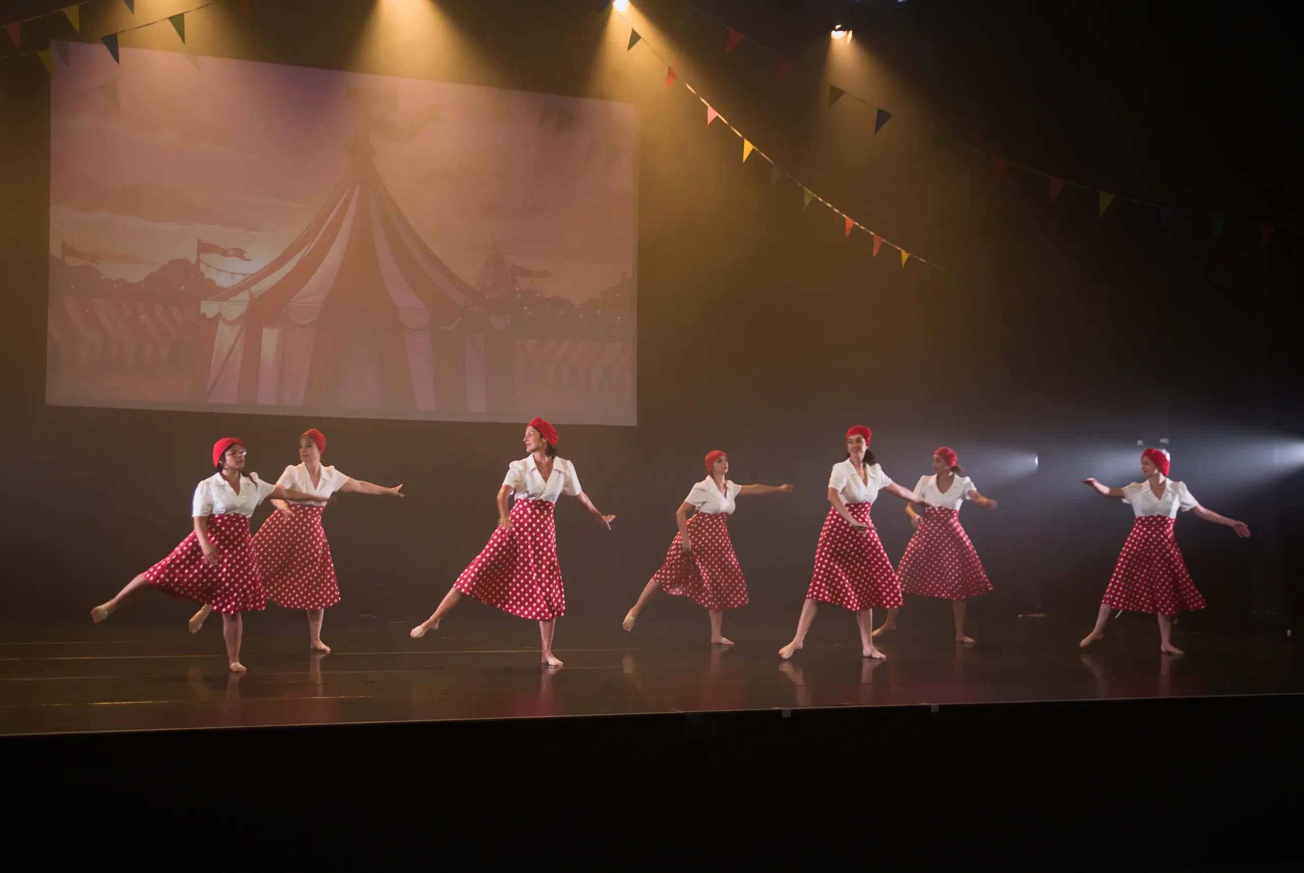 Spectacle de danse modern jazz 2026 — photo 9