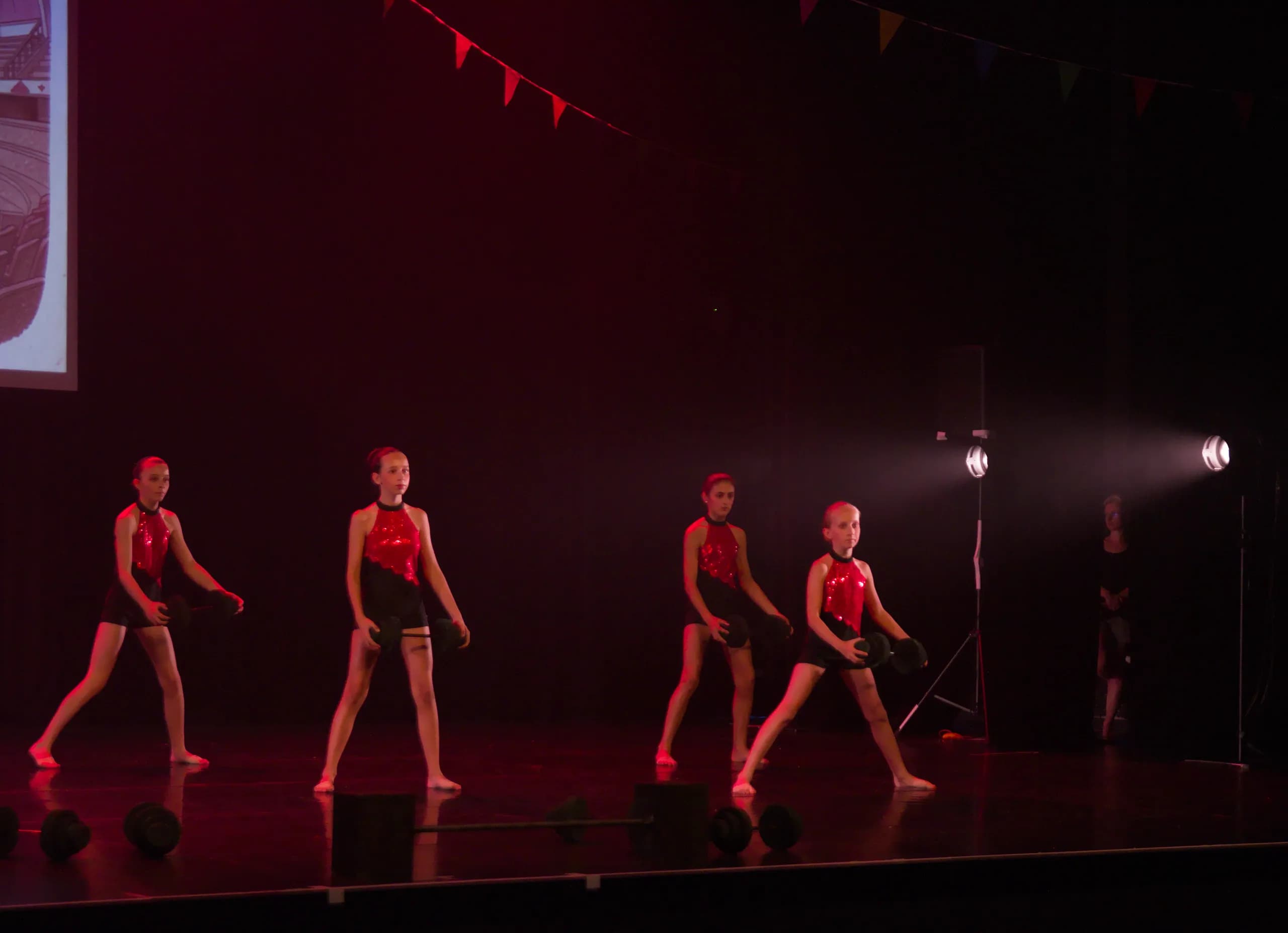 Spectacle de danse modern jazz 2026 — photo 13